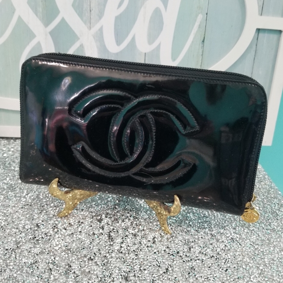 CHANEL Handbags - FLASH SALE !!!! 💯% Authentic Chanel Black patent wallet/clutch